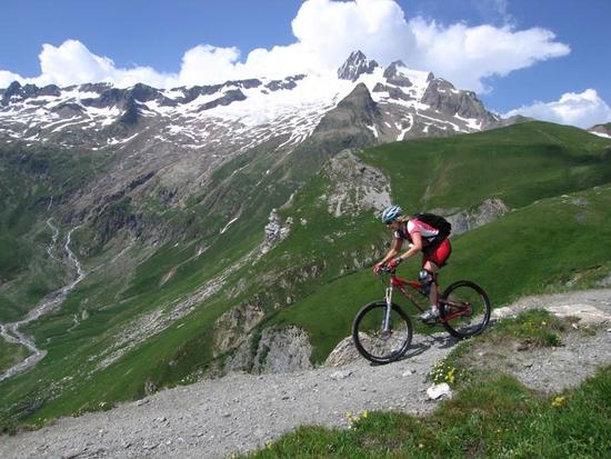 Biking-in-the-Alps_imagelarge