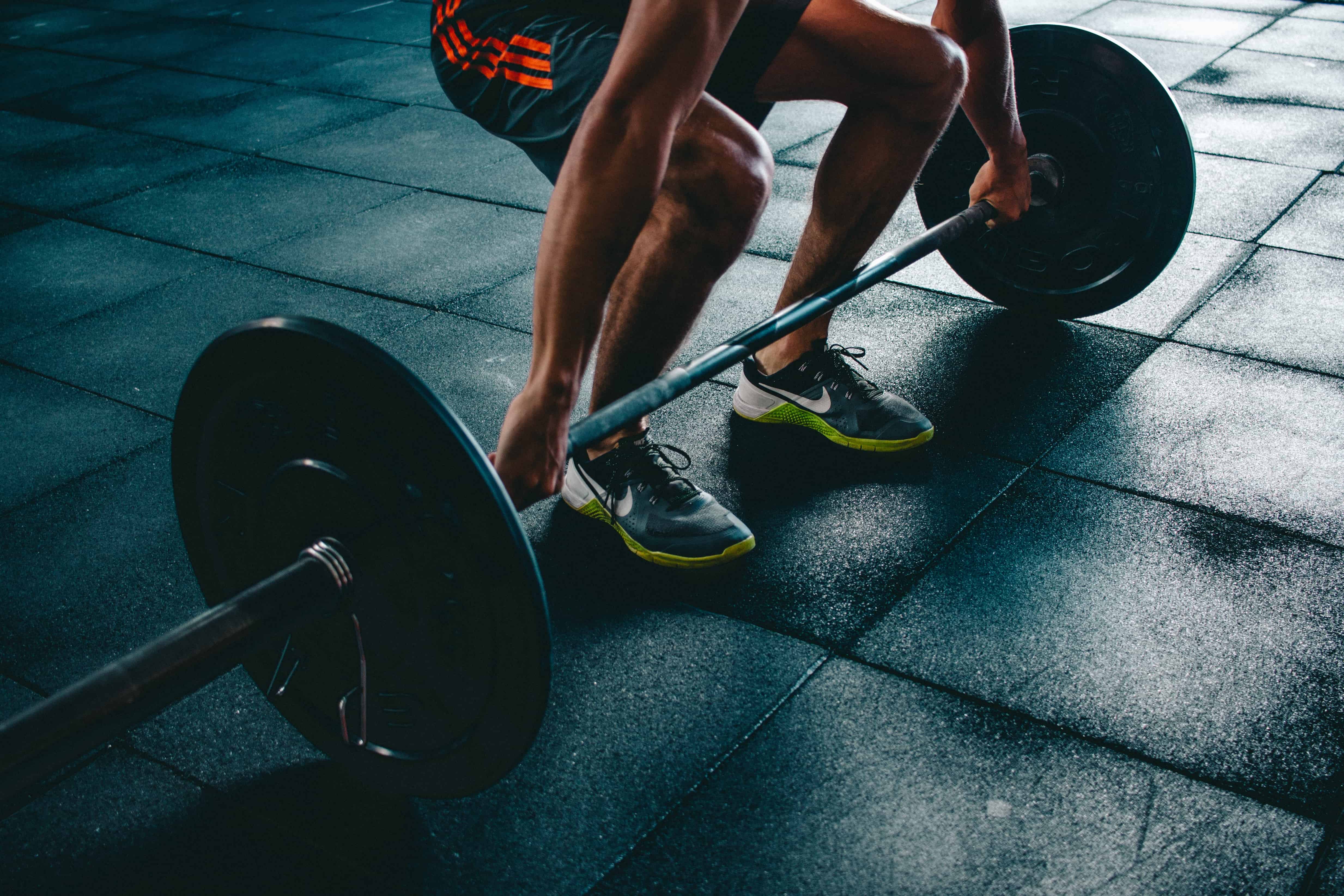 Squatting with weights to improve ski fitness
