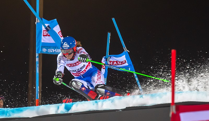 Female skier competing in Alpine Skiing World Cup